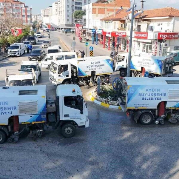 Aydın Büyükşehir Belediyesi'nin Nazilli'deki otobüs duraklarında yaptığı onarım çalışmaları-3