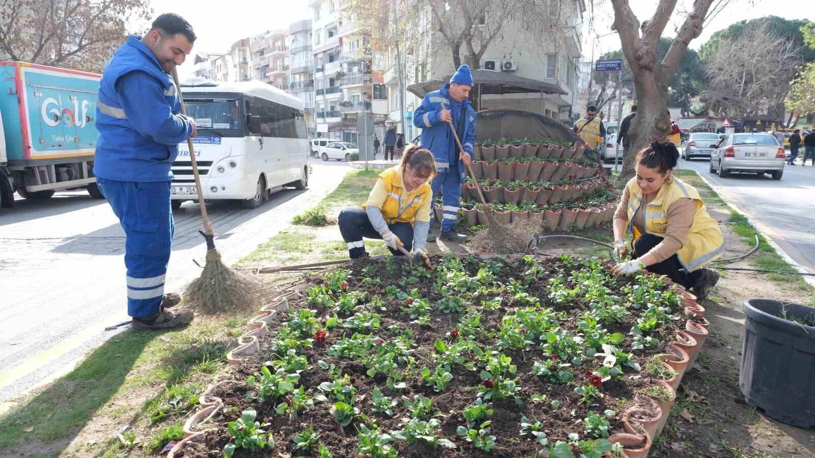 Aydın Büyükşehir Belediyesi, Söke’de Kapsamlı Temizlik ve Peyzaj Çalışmalarıyla Şehrin Estetiğini Arttı