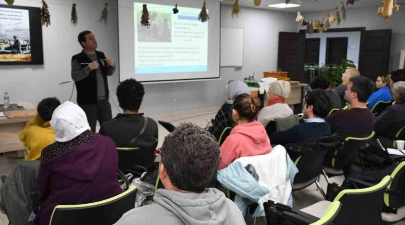 Balıkesir'de İlk Uygulamalı Arıcılık Kursu Yoğun İlgi Gördü 1