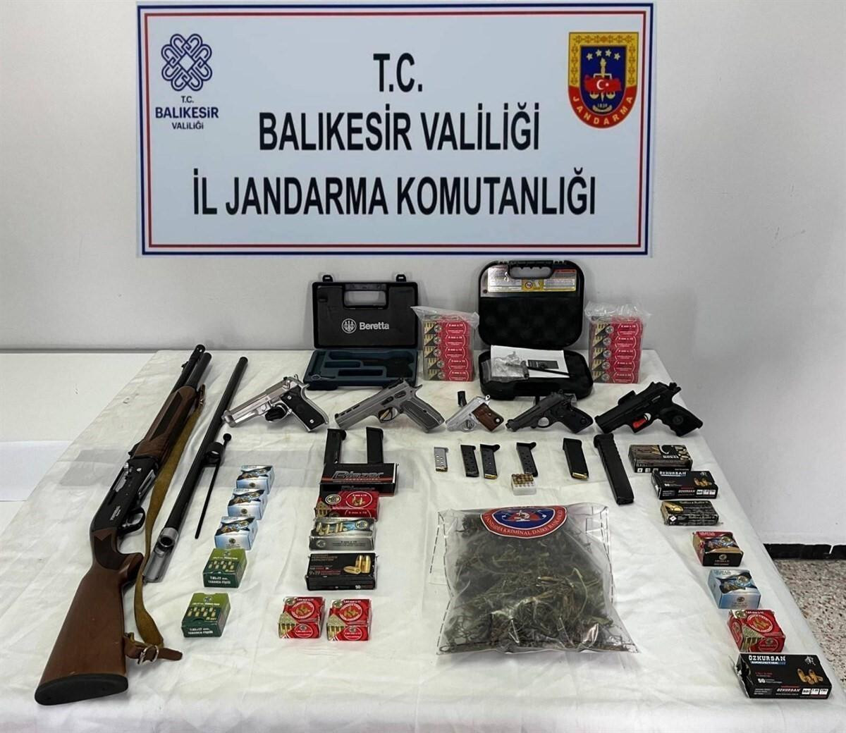 Balıkesir’de Yasa Dışı Silah ve Mühimmat Ticaretiyle İlgili 3 kişi Gözaltına Alındı