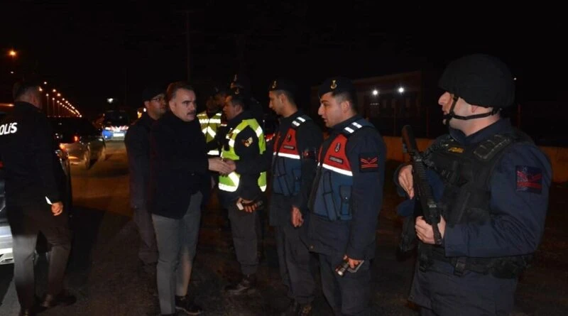 Balıkesir Edremit Kaymakamı Ahmet Odabaş'ın Sağlık Çalışanlarına ve Güvenlik Güçlerine Sürpriz Ziyaretleri 1