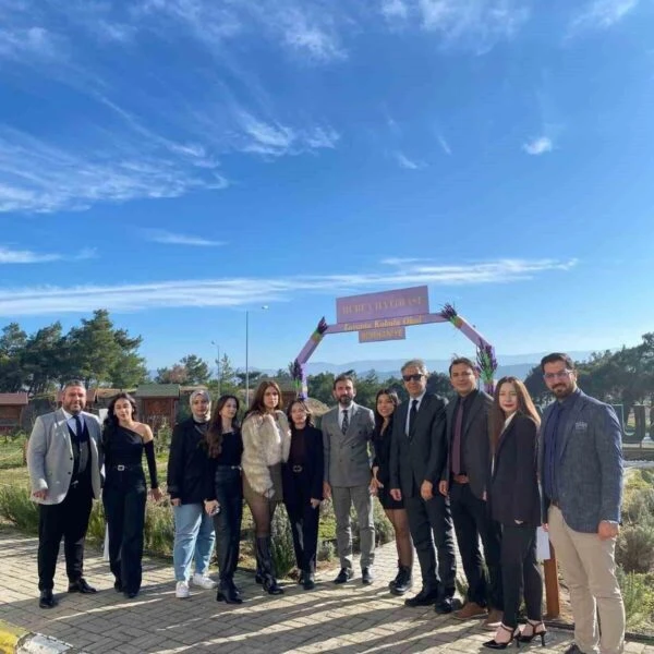 Balıkesir Üniversitesi öğrencileri tarafından yapılan lavanta kapısı-1