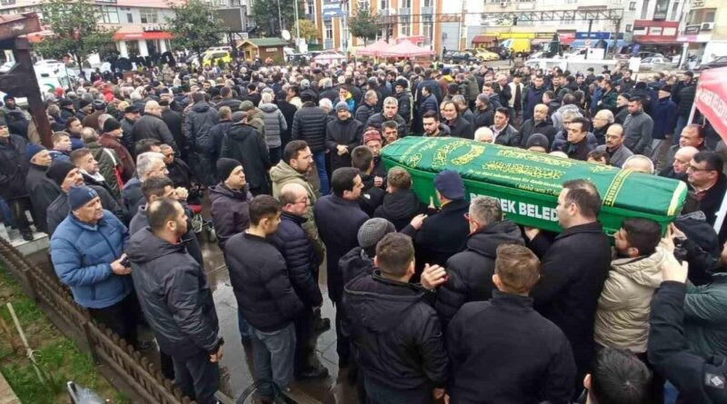 Bartın Vali Yardımcısı'nın Eşinin Dedeni Nazmi Öksüz ve Ahmet Öksüz'ün Cenaze Namazı Devrek'te Kılınması 1