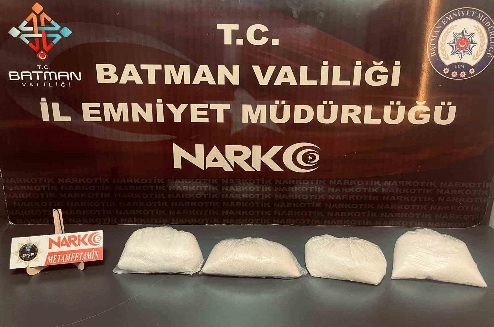 Batman’da 4 Kilo Metamfetamin Ele Getirildi, 2 Şüpheli Tutuklandı