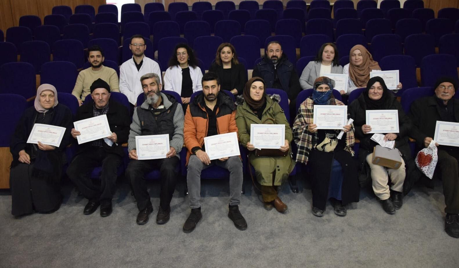 Bayburt Devlet Hastanesi’nde Diyabet Okulu Yeni Mezunlarını Verdi