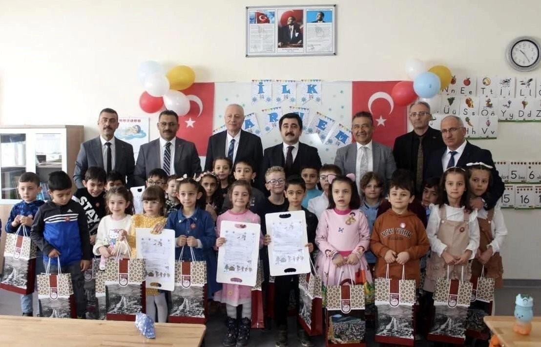 Bayburt’ta 2024-2025 Eğitim-Öğretim Yılı Birinci Dönemi Karne Töreniyle Sonlandı