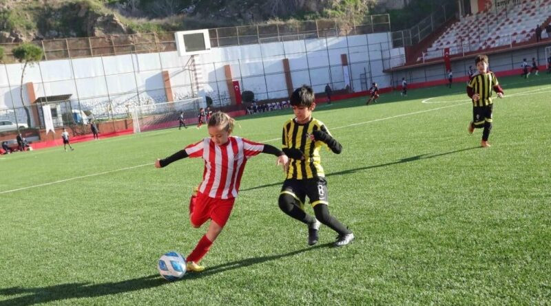 Bayraklı'da U-10 Cup Futbol Turnuvası Coşkuyla Devam Ediyor 1