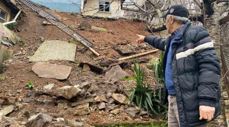 Beykoz'da Yağmur Sonrası İstinat Duvarı Çöktü, Şans Eseri Kimse Yaralanmadı 1