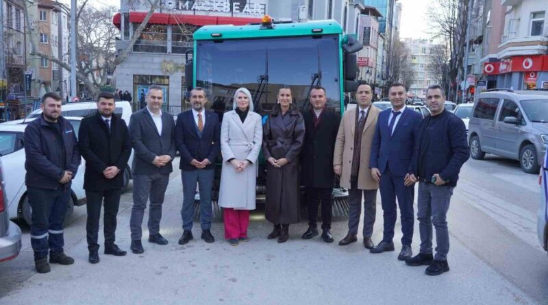 Bilecik Belediye Başkanı Melek Mızrak Subaşı Şehrin Temizliğini Sağlamak İçin 3 Yeni Yol Temizlik Aracı Kullandı 1