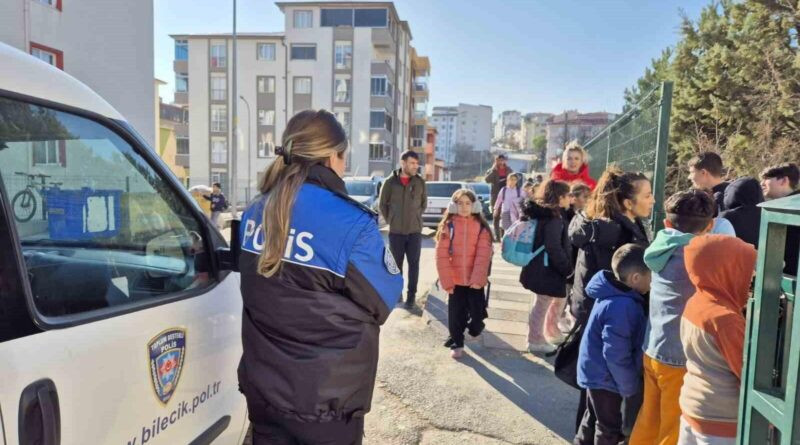 Bilecik'te Toplum Destekli Polisler Vatandaşları Güvenlik Konularında Bilgilendirdı 1