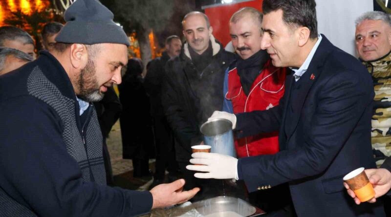 Bilecik Valisi Şefik Aygöl'ün Şeyh Edebali Türbesinde Salep Ikramı 1