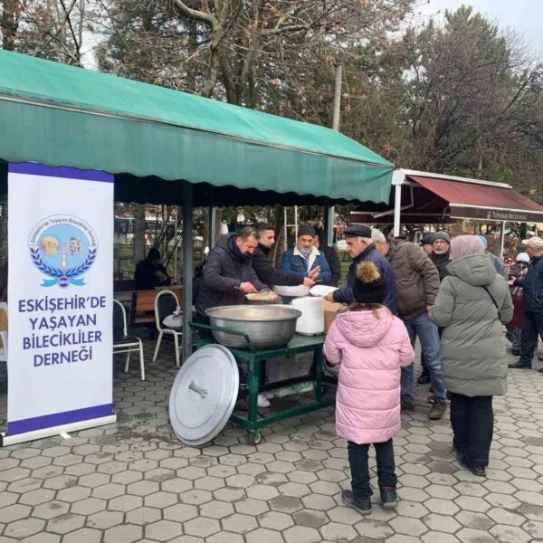 Bilecikliler Derneği üyeleri Kur'an-ı Kerim ve Mevlit-i Şerif okuyor.-1