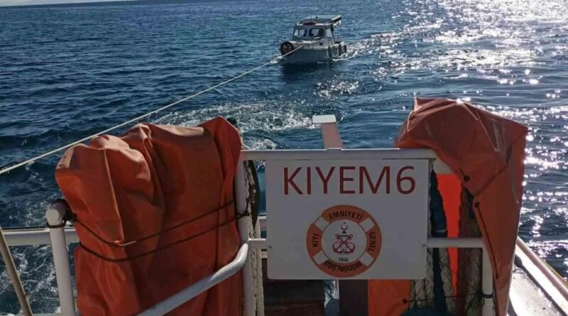 Bodrum'da Tekne Motor Arızası Sonrası Kurtarma Operasyonu 1