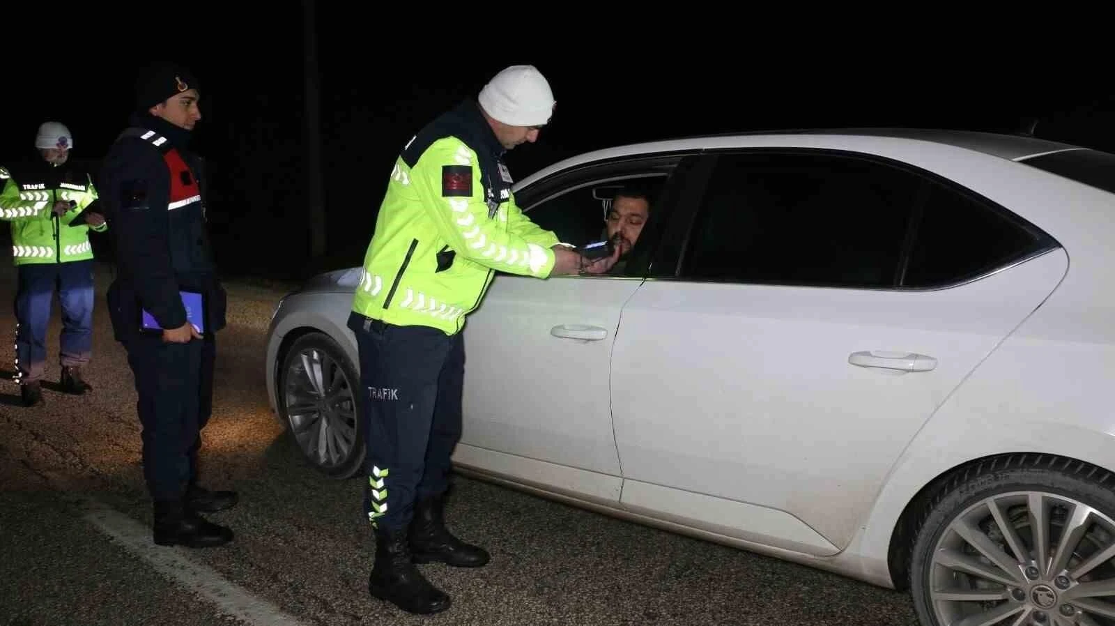 Bolu Jandarma Ekipleri Mudurnu-Abant Yolu’nda Trafik Denetimi Yaptı