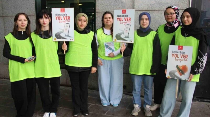 Bolu Lise Öğrencileri, Trafik Kurallarına Uyarmış! 1