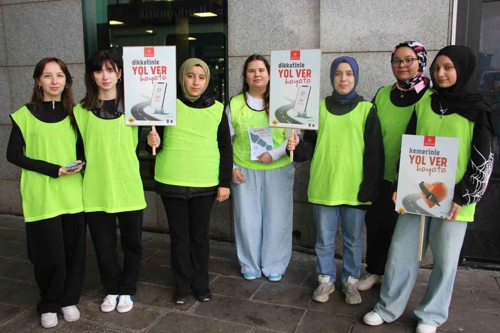 Bolu Lise Öğrencileri, Trafik Kurallarına Uyarmış!