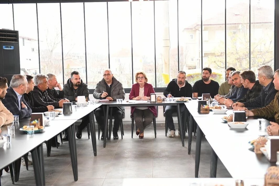 Bozkurt Belediye Başkanı Birsen Çelik, Mahalle Muhtarları ile Yol Çalışmaları Öncesi Toplantı