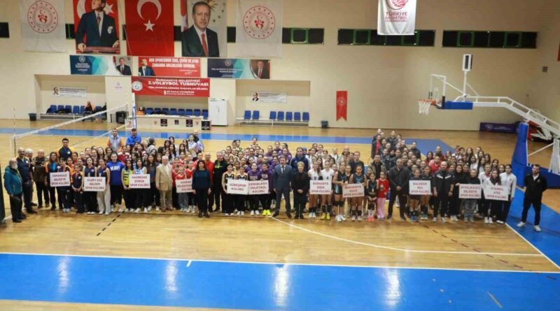 Burhaniye'de Midi ve Yıldız Kızlar Voleybol Turnuvası Başladı 1