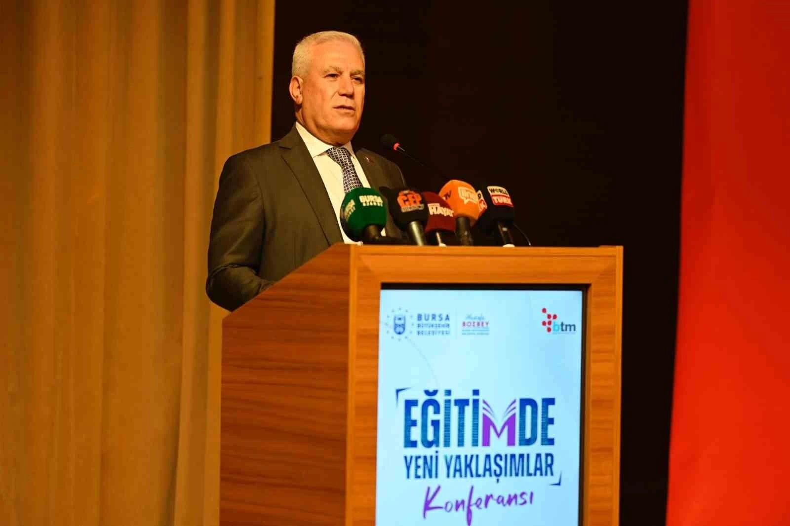 Bursa Büyükşehir Belediyesi’nin ‘Eğitimde Yeni Yaklaşımlar’ Konferansı: Başkan Bozbey’den Öğretmenlere ve Gençlere Önemli Mesajlar