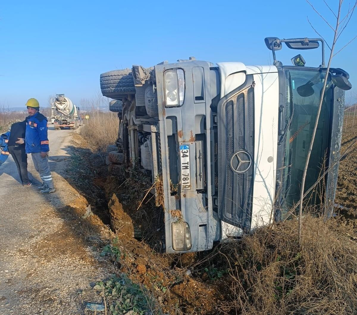 Bursa İnegöl’de Beton Mikseri Kazası: Sürücü Yaralandı