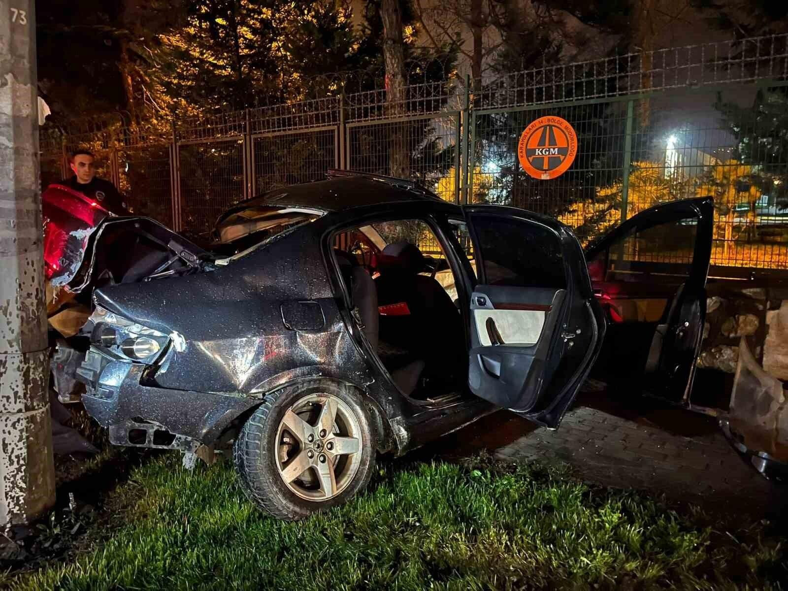 Bursa’da Makas Atışından Sonra Kaza: Sürücü ve Yolcu Ağır Yara