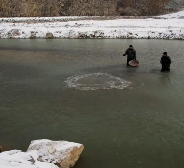 Buzlu Murat Kanyonunda balık avı-2