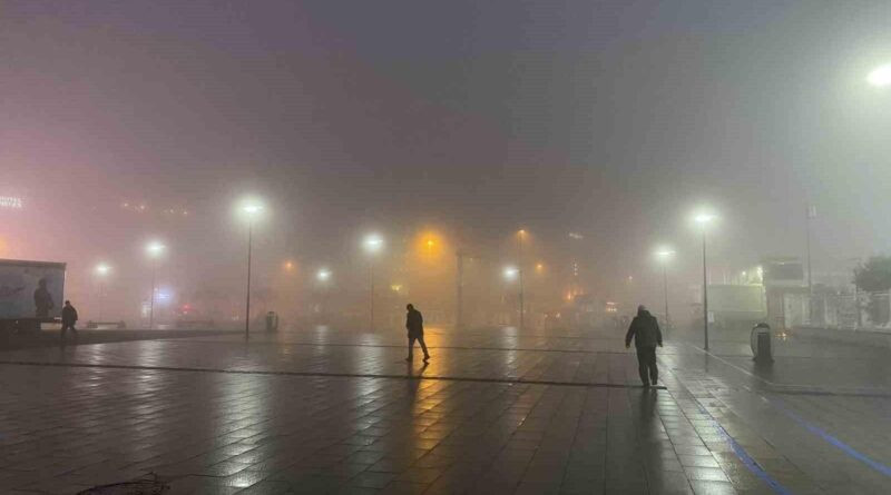 Çanakkale Boğazı'nda Yoğun Sis Yüzünden Feribot Seferleri Durduruldu 1