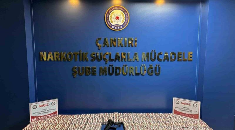 Çankırı'da Polis Eliyle Binlerce Uyuşturucu Madde ve Ruhsatsiz Tabanca Ele Getirildi 1