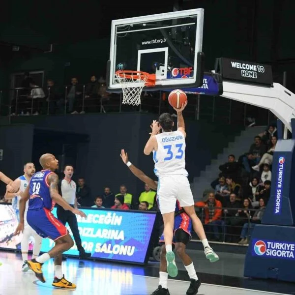 Çayırova Kapalı Spor Salonu'nda basketbol maçı-1