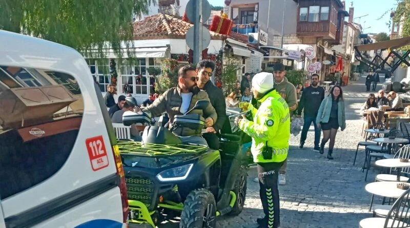 Çeşme'de Motosiklet Denetimleri Sonucunda 32 Bin TL Ceza Kesildi 1