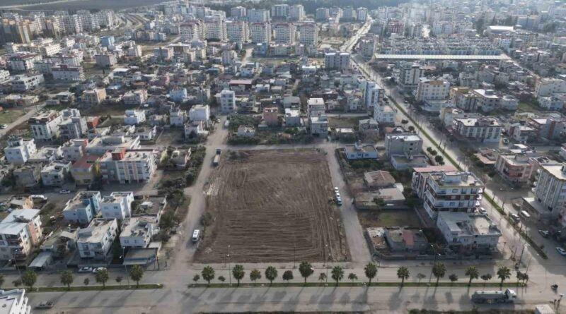 Ceyhan Belediye Başkanı Kadir Aydar, İstiklal Mahallesi'nde Üçüncü Kent Meydanını Kazandırıyor 1