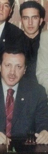 Cihat Albayrak'ın Cumhurbaşkanı Erdoğan'a gösterdiği 2002 fotoğrafı