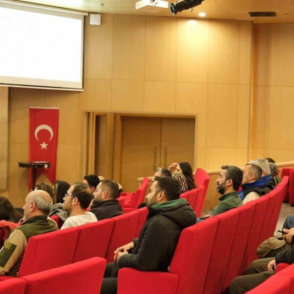 Çorum Belediyesi personeli konferansa katılıyor-1