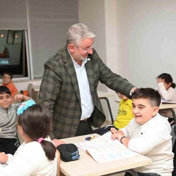 Çorum Belediyesi tarafından açılan akademik ve sanatsal kurslara katılan öğrenciler-3