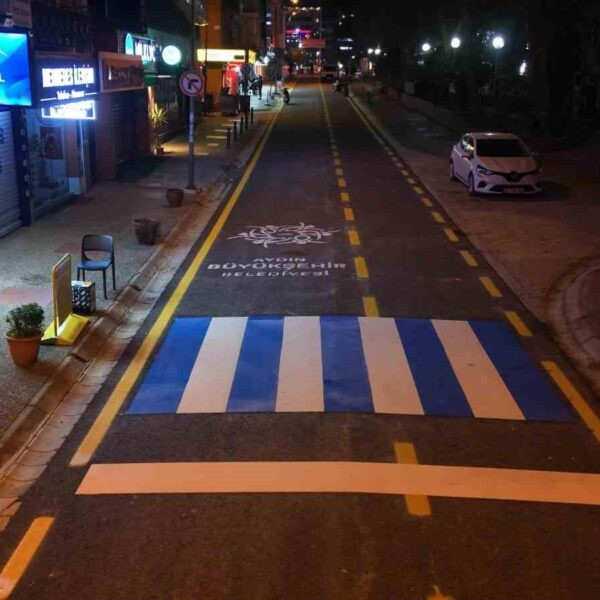 Cumhuriyet Caddesi'nde tamamlanan yol yenileme çalışması-1