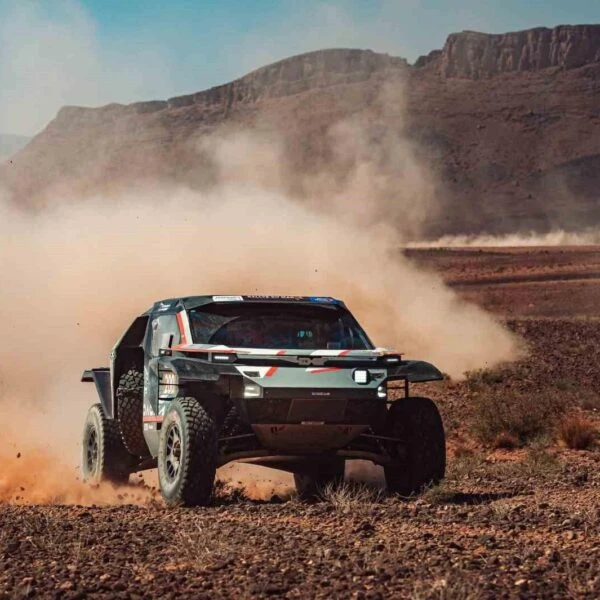 Dacia Sandriders pilotları, Dakar Rallisi'nde zafer için yarışıyor-3