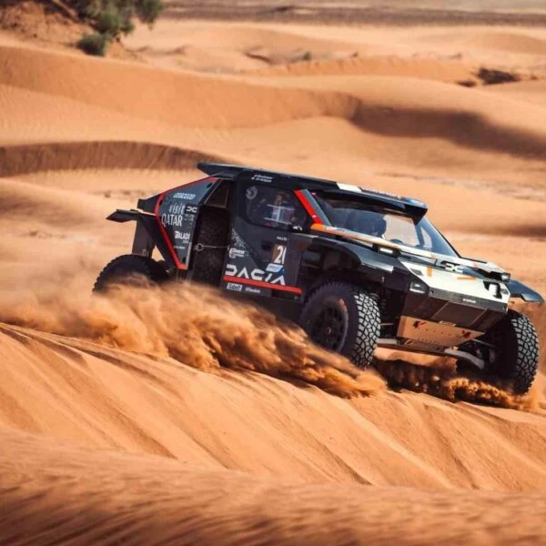 Dacia Sandriders takımı Suudi Arabistan'da Dakar Rallisi'ne hazırlanıyor-1