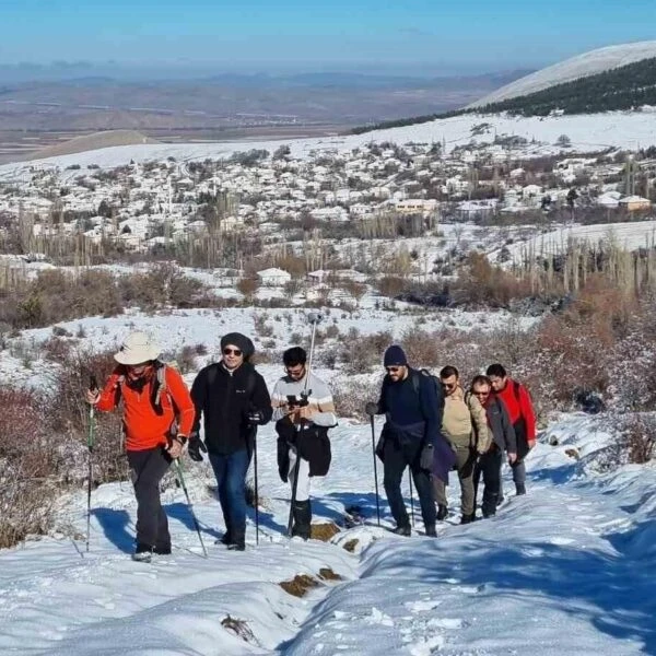 Dağcılar Gönül Dağı'nda Türk bayrağı açıyor.-1