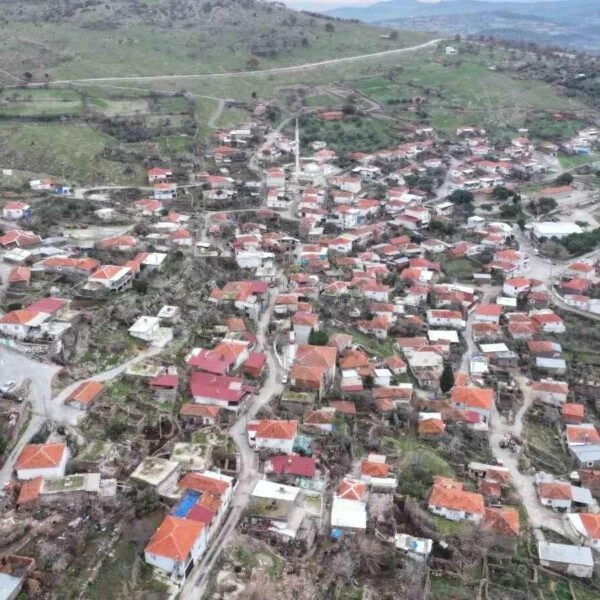 Davutlar Mahallesi'nde yapılan yol onarım çalışması-3