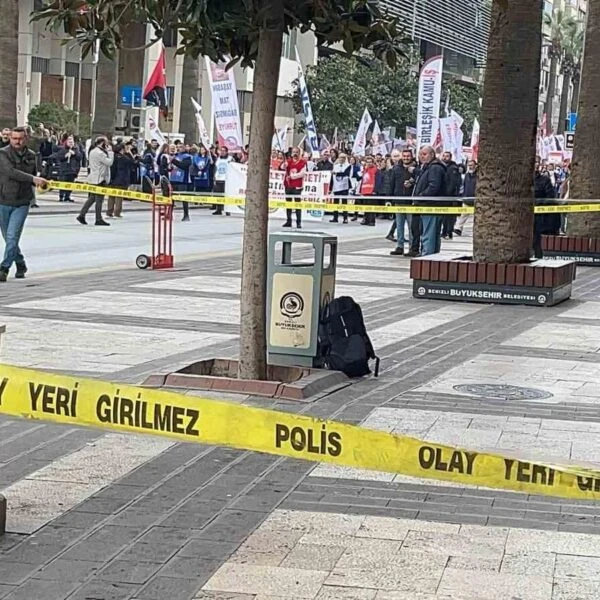 Denizli'de CHP İl Binası önünde patlama-1