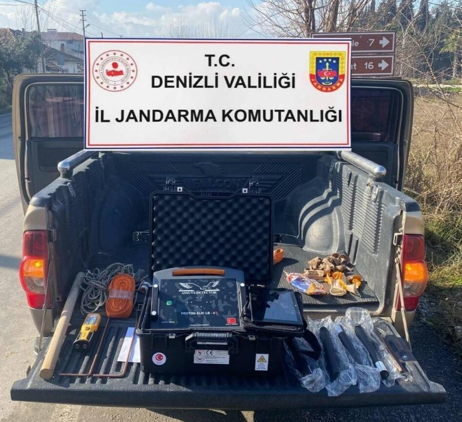 Denizli’de Kaçak Kazı Operasyonu: 4 Şüpheli Suçüstü Yakalandı