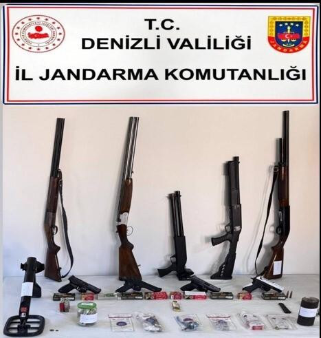 Denizli’de Operasyonda 14 Şüpheli Gözaltına Alınarak Çok Sayıda Uyuşturucu, Silah ve Tarihi Eser Ele Getirildi