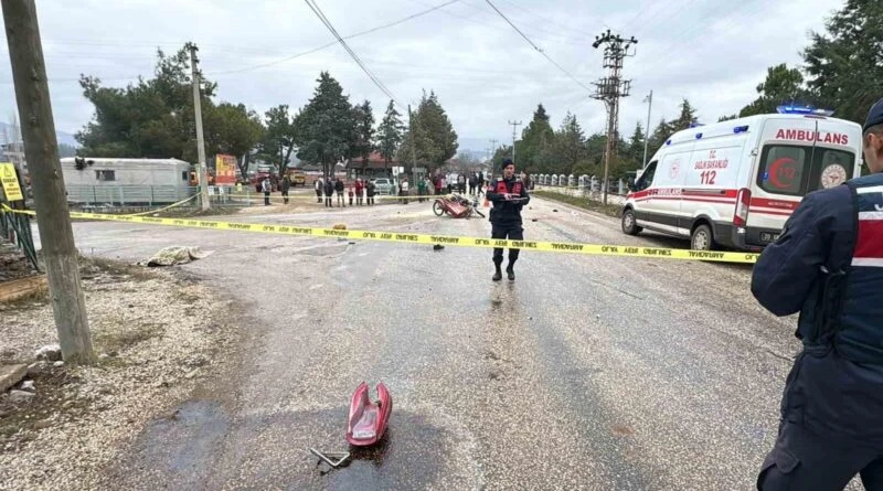 Denizli'de Süt Toplama Aracıyla Çarpışan Motosiklet Kazasında Kadın Öldü, Koca Ağır Yara Aldı 1