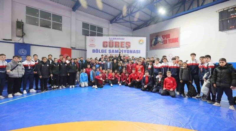 Denizli'de U15-U17 İllerarası Grekoromen Güreş Şampiyonası Sarayköy'de Gerçekleşti 1