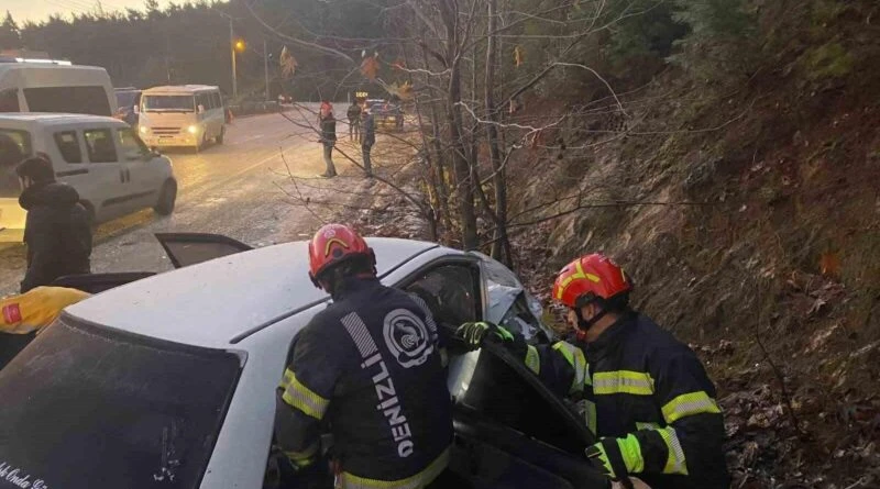 Denizli Honaz'da Araç Kaza Sonucu 3 Kişi Yaralandı 1