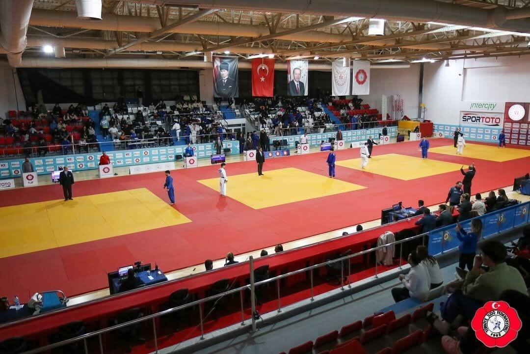 Denizli Judocu Nazifhan Özen Paralimpik Judo Müsabakalarında Gümüş Madalya Kazandı