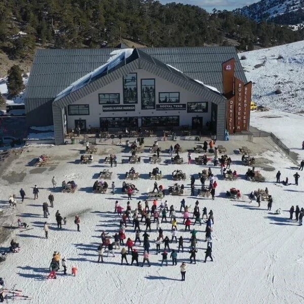 Denizli Kayak Merkezi'nde düzenlenen zumba etkinliği.-4