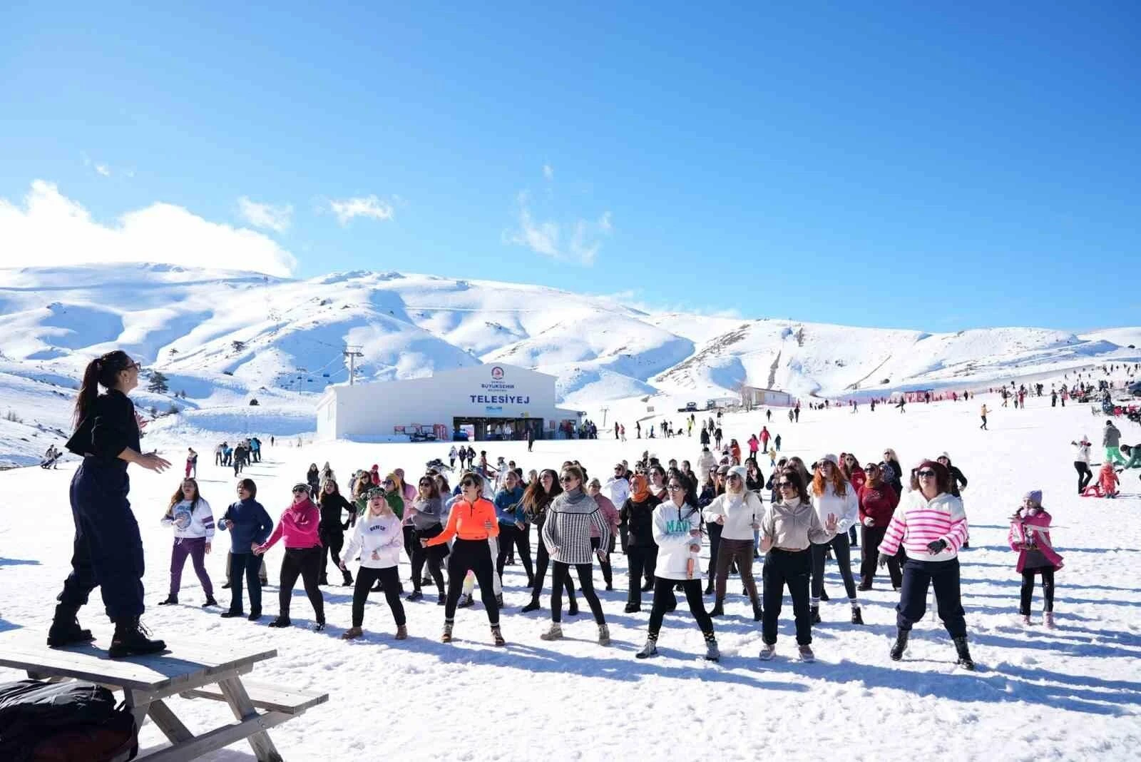 Denizli Kayak Merkezi’nde Zumba Keyfi: Belediye’nin Spor Kursları Kadınları Bir Araya Getirdi