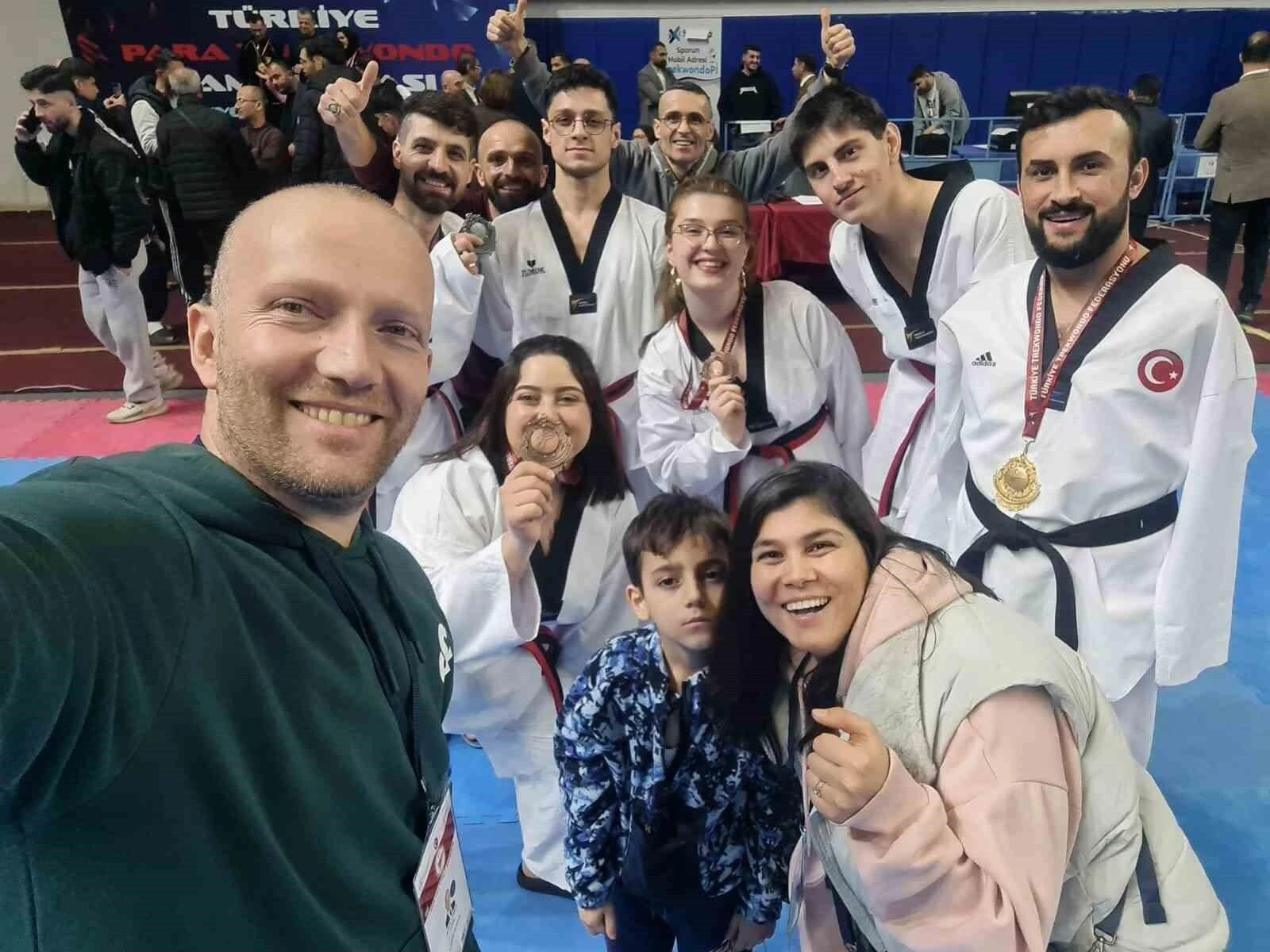 Denizli Taekwondo Sporcuları Türkiye Şampiyonasında Madalya Kazandı