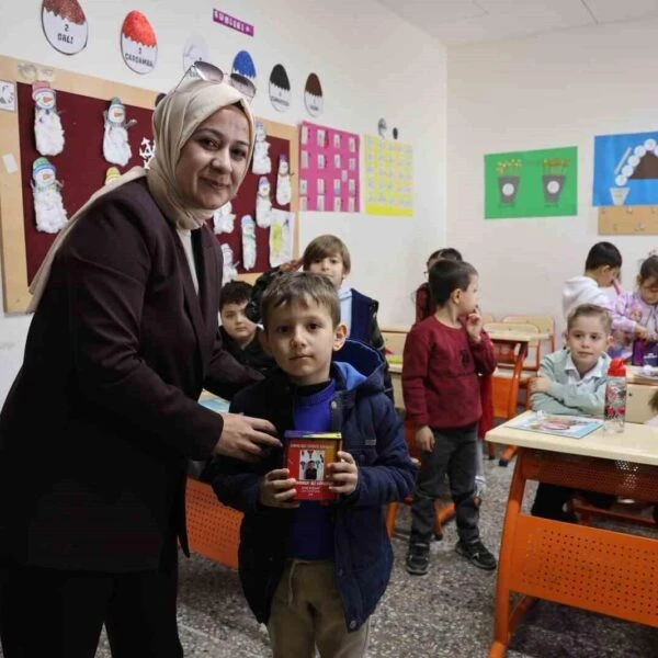 Depremzede çocuklar karne heyecanı yaşatıyor-1